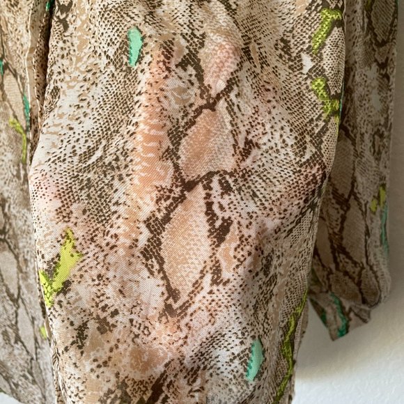 Roll Tab Sleeve Blouse 3X Snake Print - Picture 4 of 7